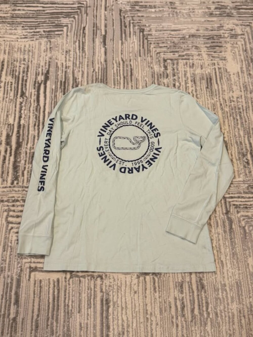 Vineyard Vines women's medium blue long sleeve shirt